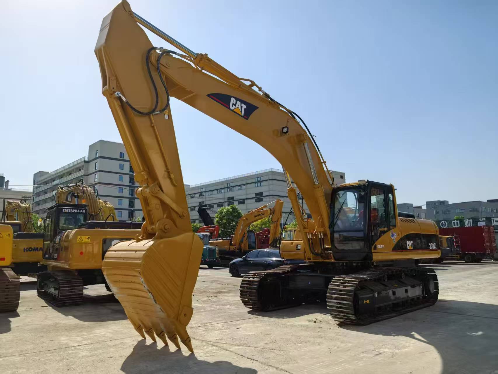 2004 year CAT 330CL excavator