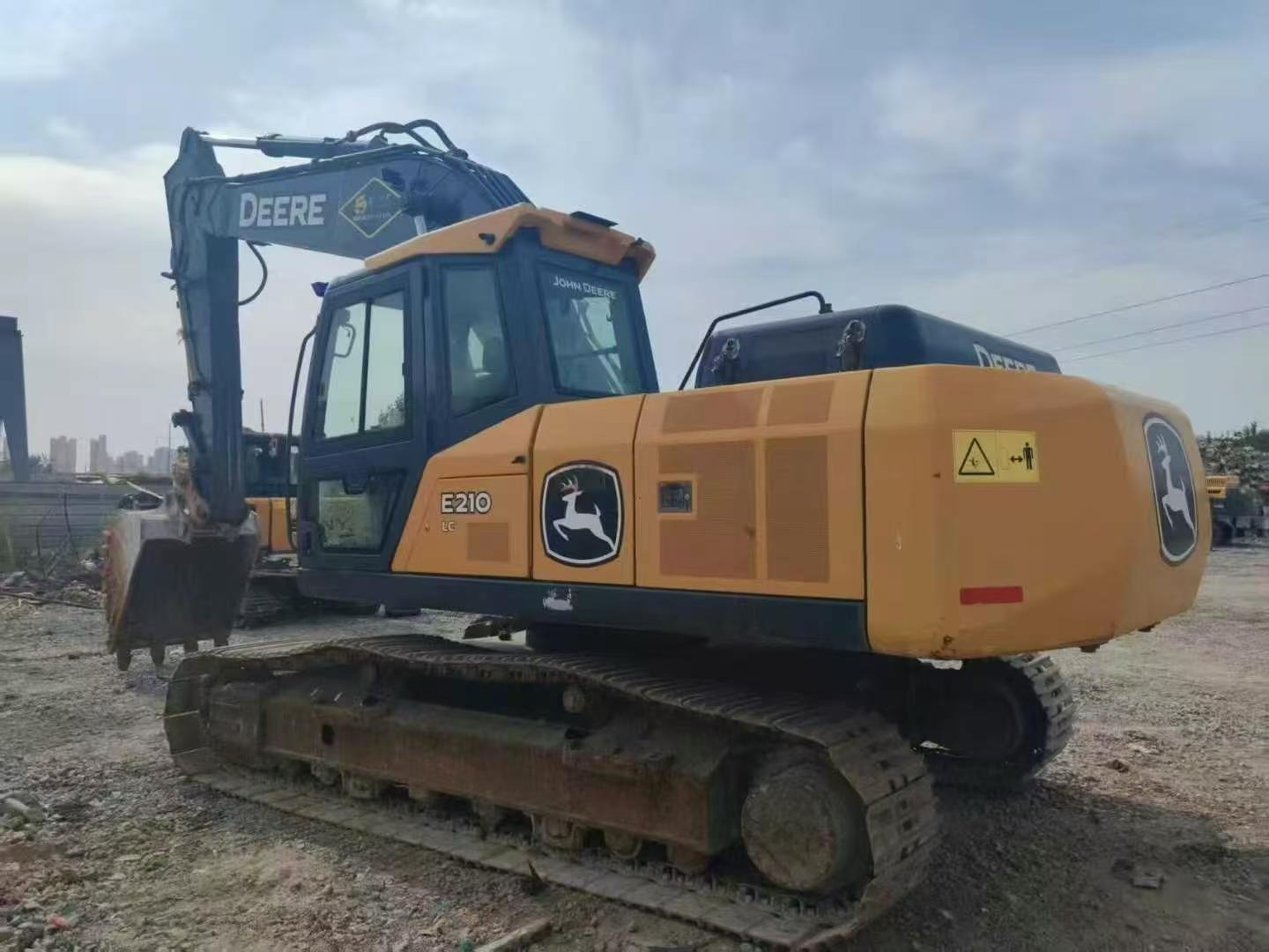 Экскаватор DEERE E210 2018 года выпуска