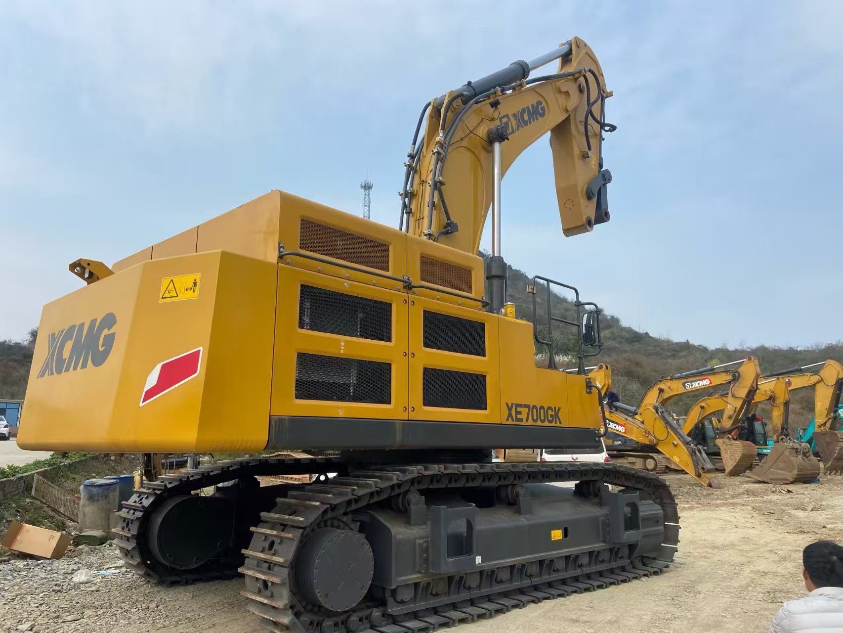 حفّارة XCMG XE700GK سنة 2024
