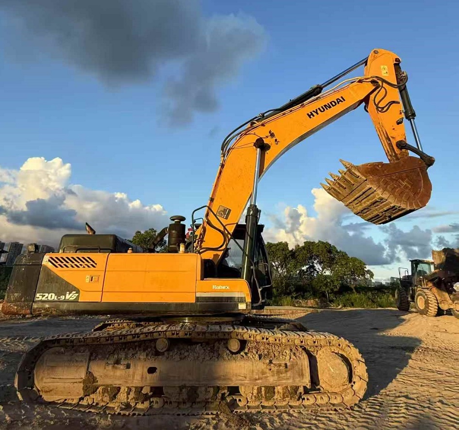 عام 2021 حفارة هيونداي 520L-9VS عام 2021