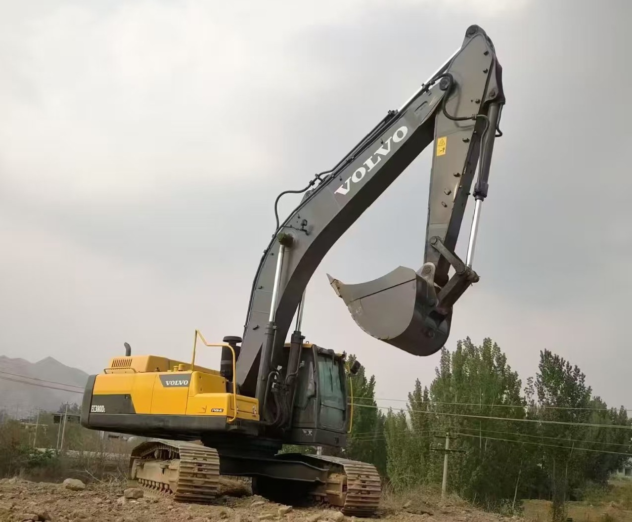 2019 year volvo ec380 excavator
